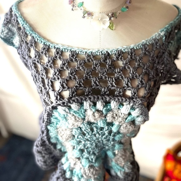 CROCHETED FESTIVAL OR SUMMER TOP - Picture 4 of 7